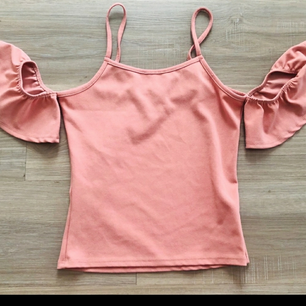 🌸 Cold Shoulder Crop Top